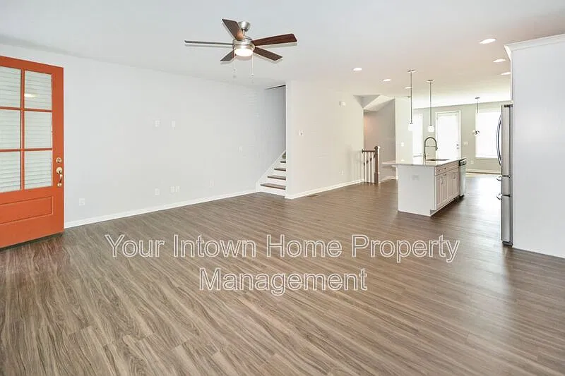 3 bed, 3.0 bath, 2112 sqft, $2,750 — Photo 3