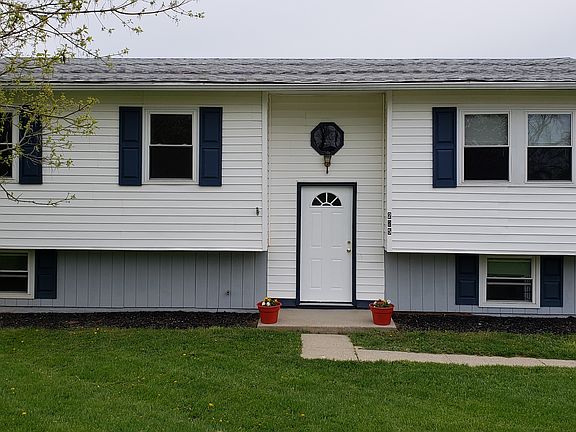 2nd image of 225 Oakwood Dr