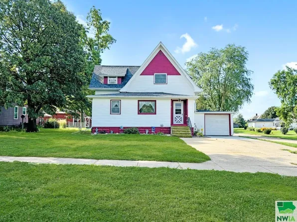 402 South St, Moville, IA 51039
