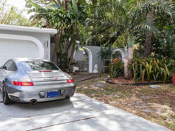 3rd image of 1536 SW 20th Ave