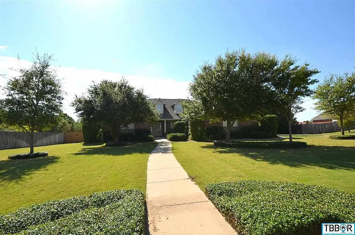 4 bed, 1981 sqft, $2,115 — Photo 2