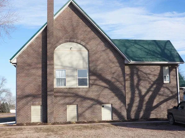 524 Saint James Ave, Wynot, NE 68792