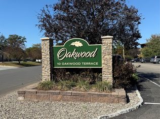 10 Oakwood Terrace #110, New Windsor, NY 12553