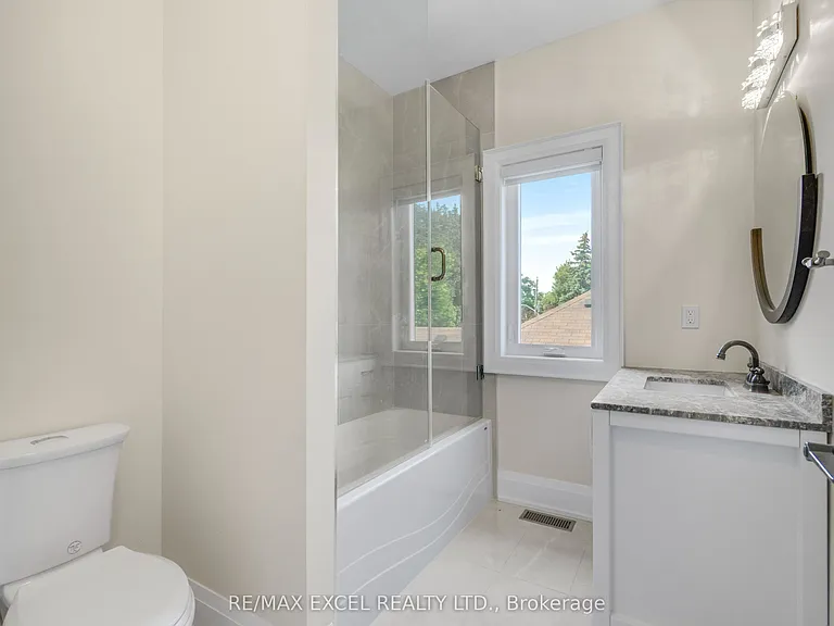 49 Kenton Dr — Photo 32