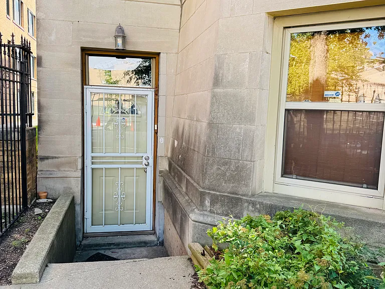6217 S Woodlawn Ave #1 — Photo 2
