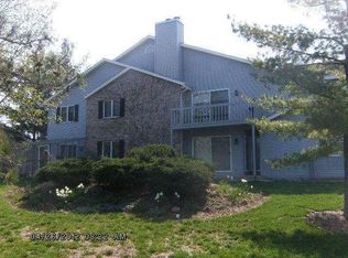 2357 Quail Hollow Ct, Delafield, WI 53018