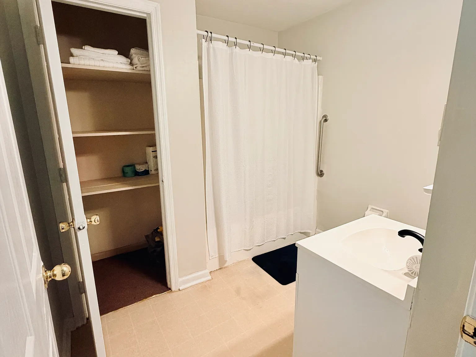 Studio, 400 sqft, $800 — Photo 4