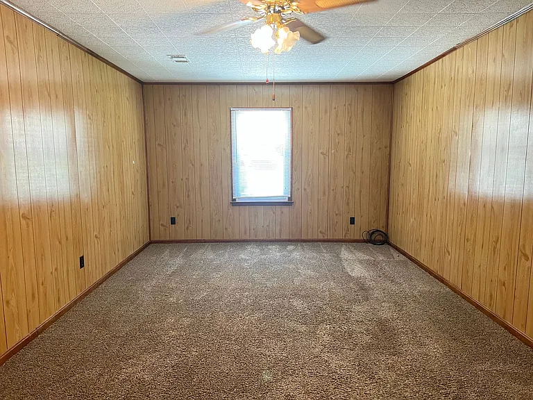 211 Laverne Dr — Photo 11