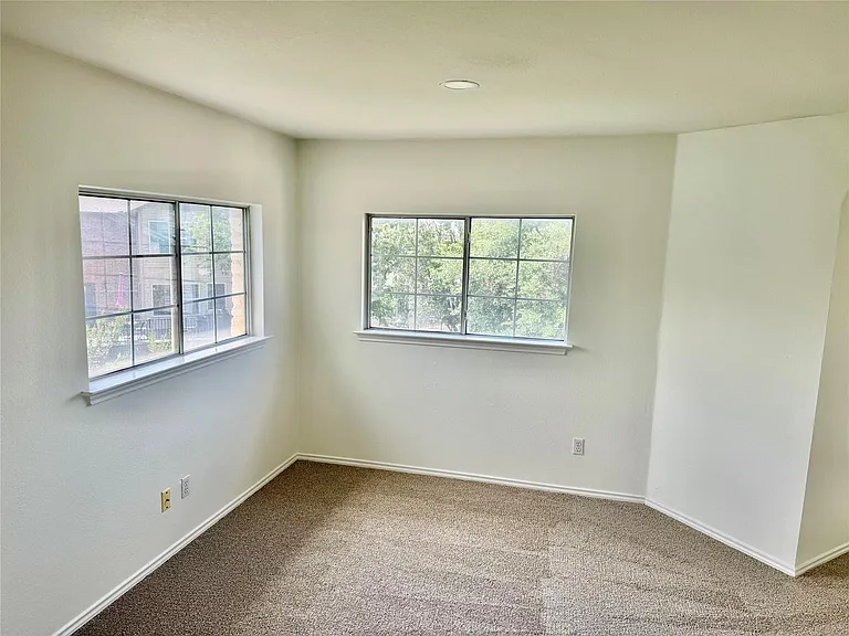 11210 Kingsgate Dr — Photo 15