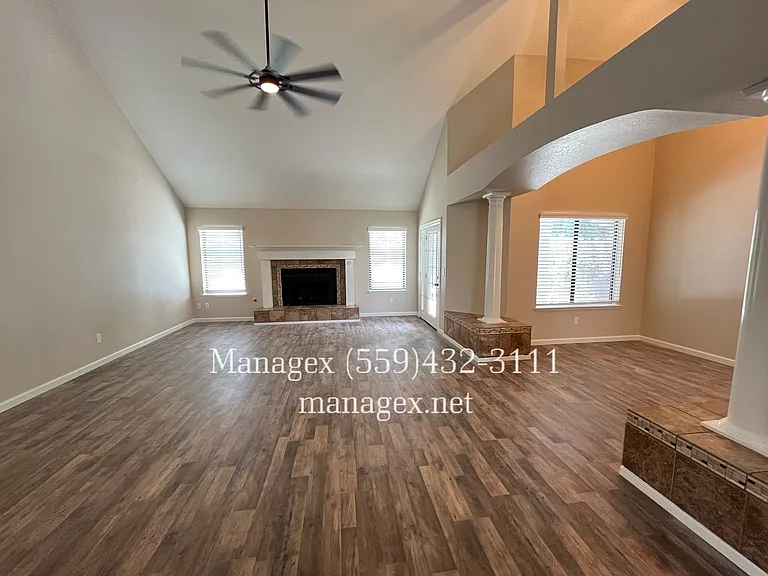 8449 N 8th St — Photo 4