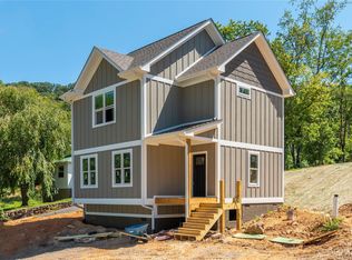 4 Apple Ln, Asheville, NC 28804