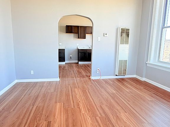 5th image of 556 W 31st St Unit 3