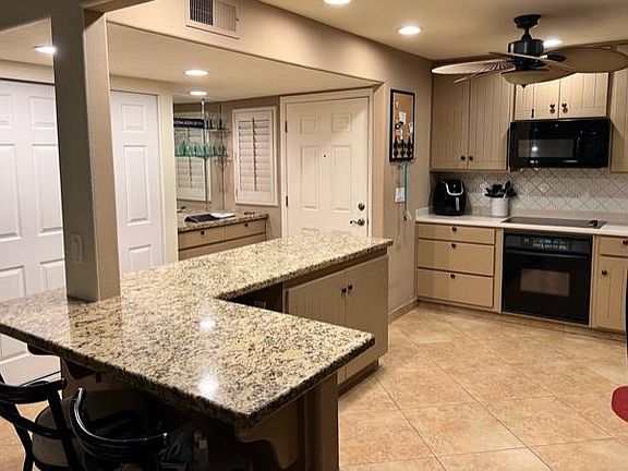 A kitchen that is fun to work in. Notice the huge storage on the left..
