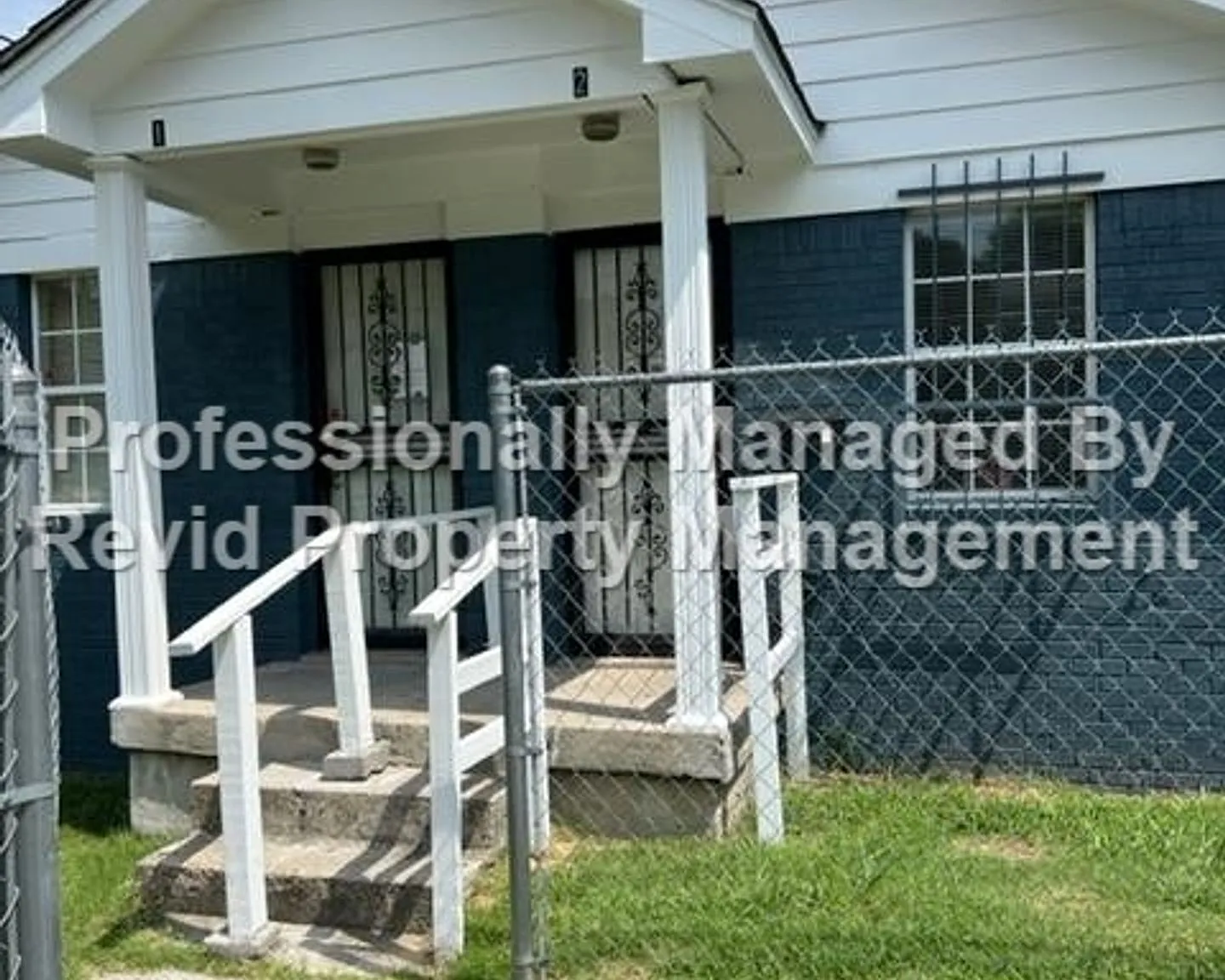 1210 N. Evergreen — Photo 2