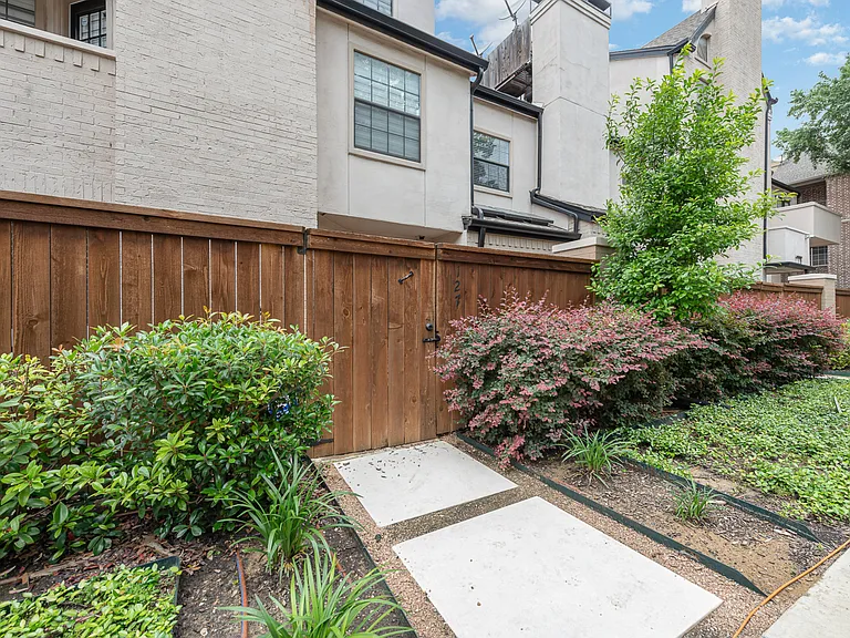 3901 Travis St #127 — Photo 2