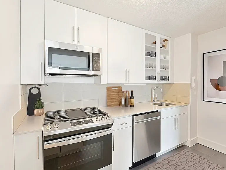 490 2nd Ave #15A — Photo 2