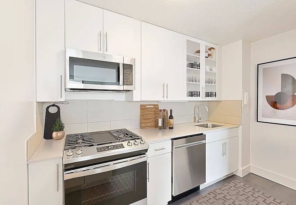 1st image of 484 2nd Ave APT 18A