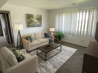 1334 Meadow Ln, Waterloo, IA 50701