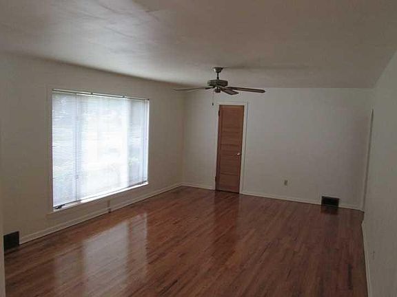 3rd image of 634 E 31st St