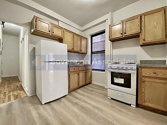 4th image of 1270 1st Ave #20E