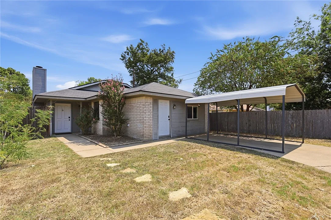 3 bed, 1208 sqft, $1,750 — Photo 1