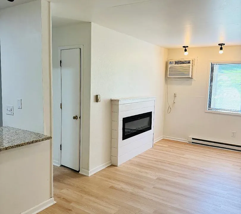 1831 Fuller Rd #4