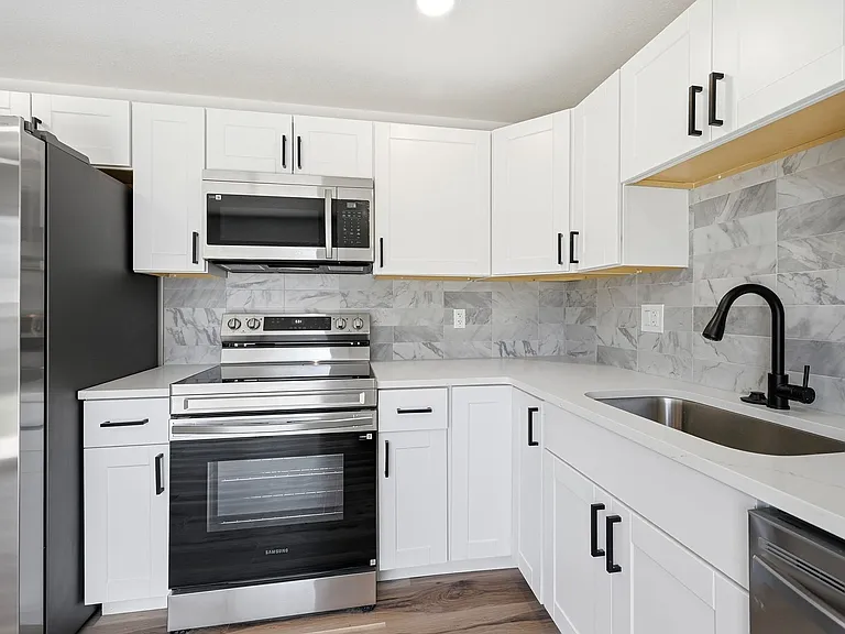 23 University Dr — Photo 14
