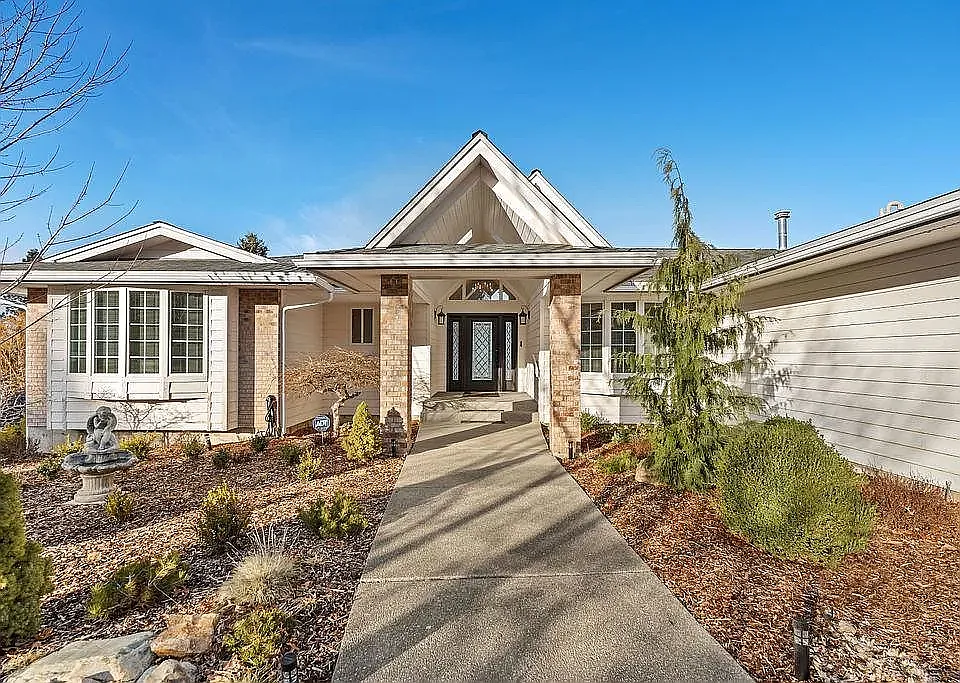 Stunning entry. - 15209 E Pinnacle Ln
