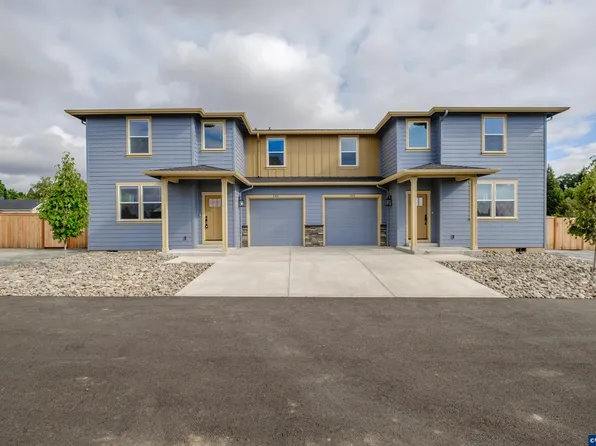 186 & 188 SE Lacreole Dr, Dallas, OR 97338