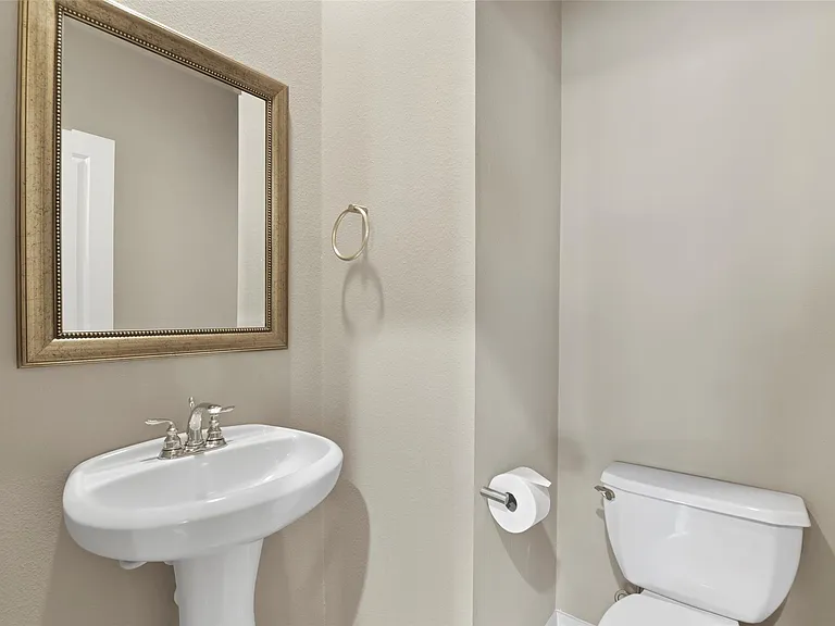241 Lenox St — Photo 28