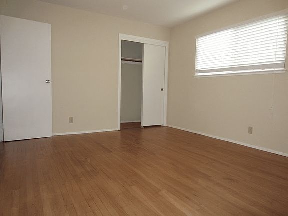 4th image of 241 Patricia Ave