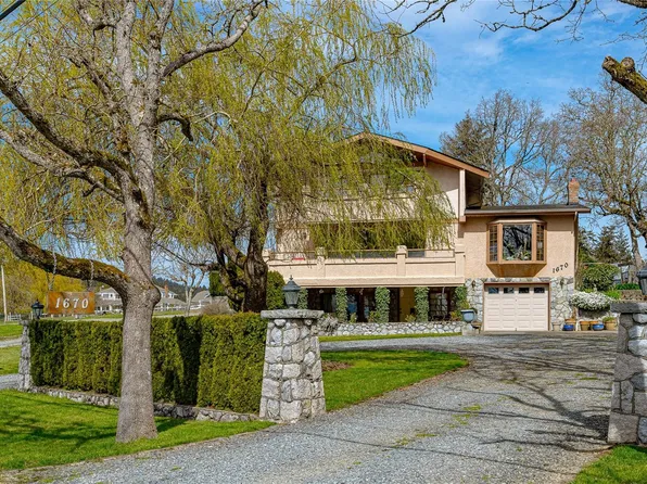1670 Burnside Rd W, Saanich, BC V9E 2E2