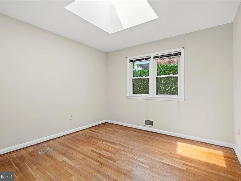7504 Radnor Rd — Photo 23