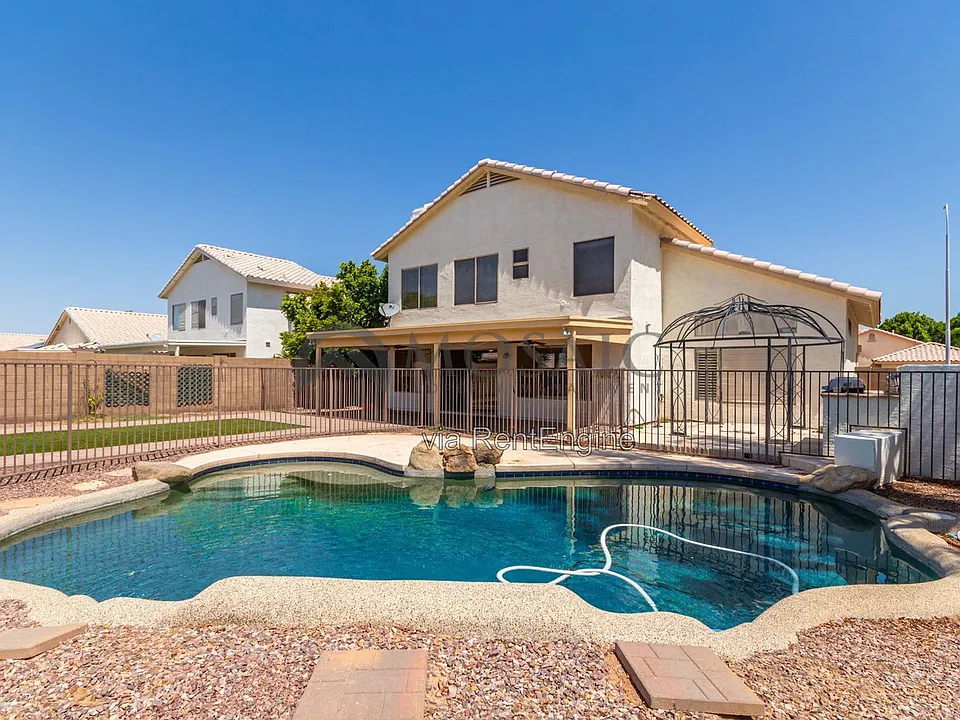 1935 W Mockingbird Dr