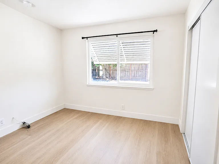 706 Edan Ave — Photo 12