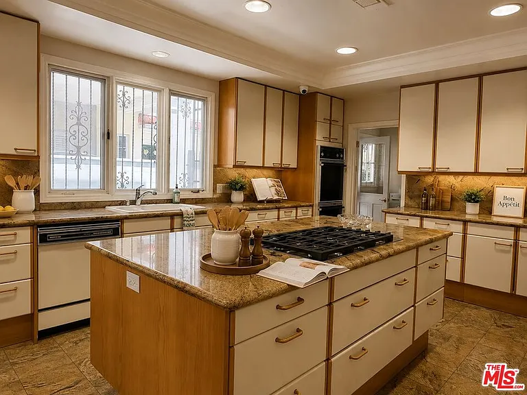 414 N Las Palmas Ave — Photo 17