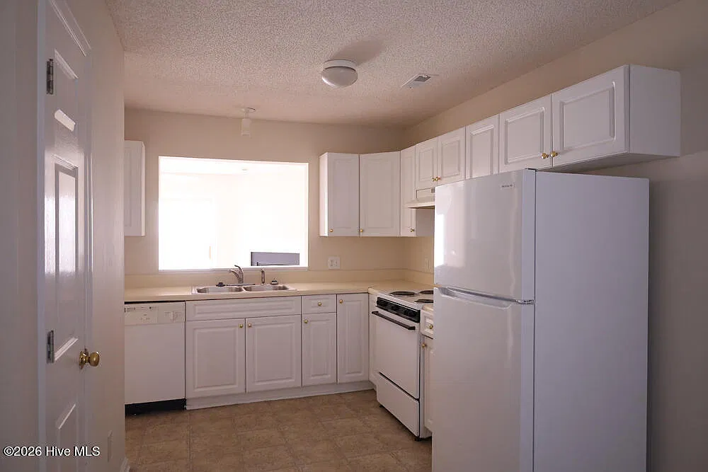 2 bed, 2.5 bath, $1,050 — Photo 4