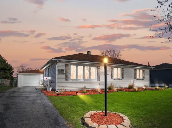 8143 Grace St, Highland, IN 46322