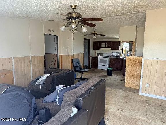 4th image of 1132 E Park Road