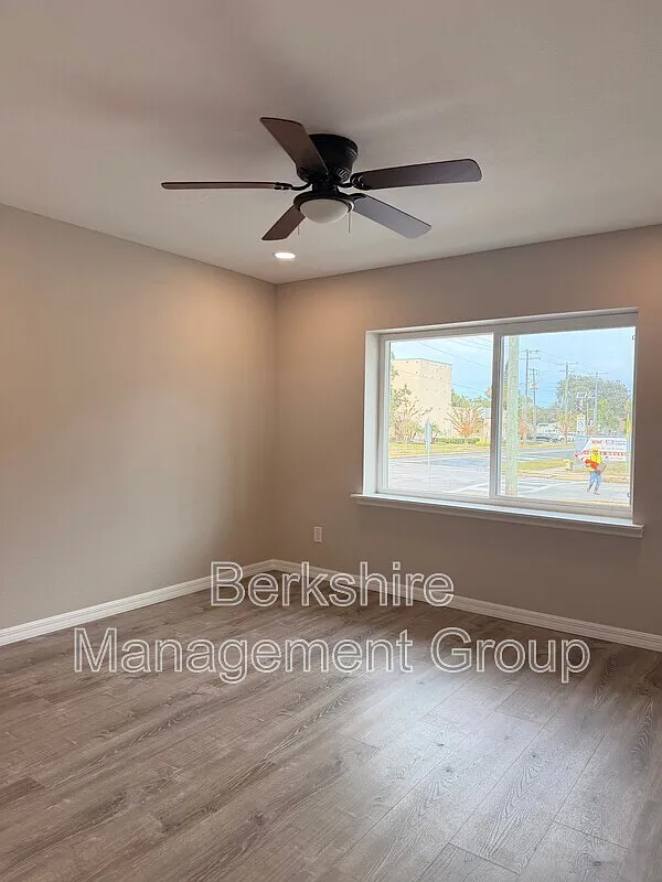 2 bed, 1.0 bath, 875 sqft, $1,375 — Photo 4