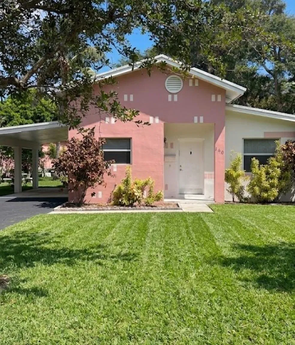 4 bed, 1376 sqft, $4,400 — Photo 1
