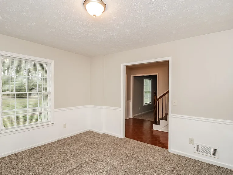 2617 Twin Oaks Dr SW — Photo 3
