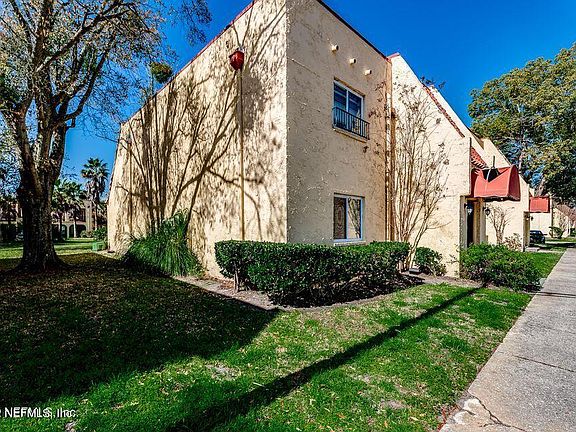 4th image of 6646 LA MIRADA Drive E #1