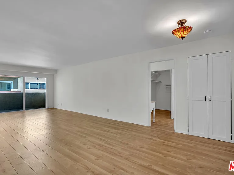 620 N Kenwood St #209 — Photo 4