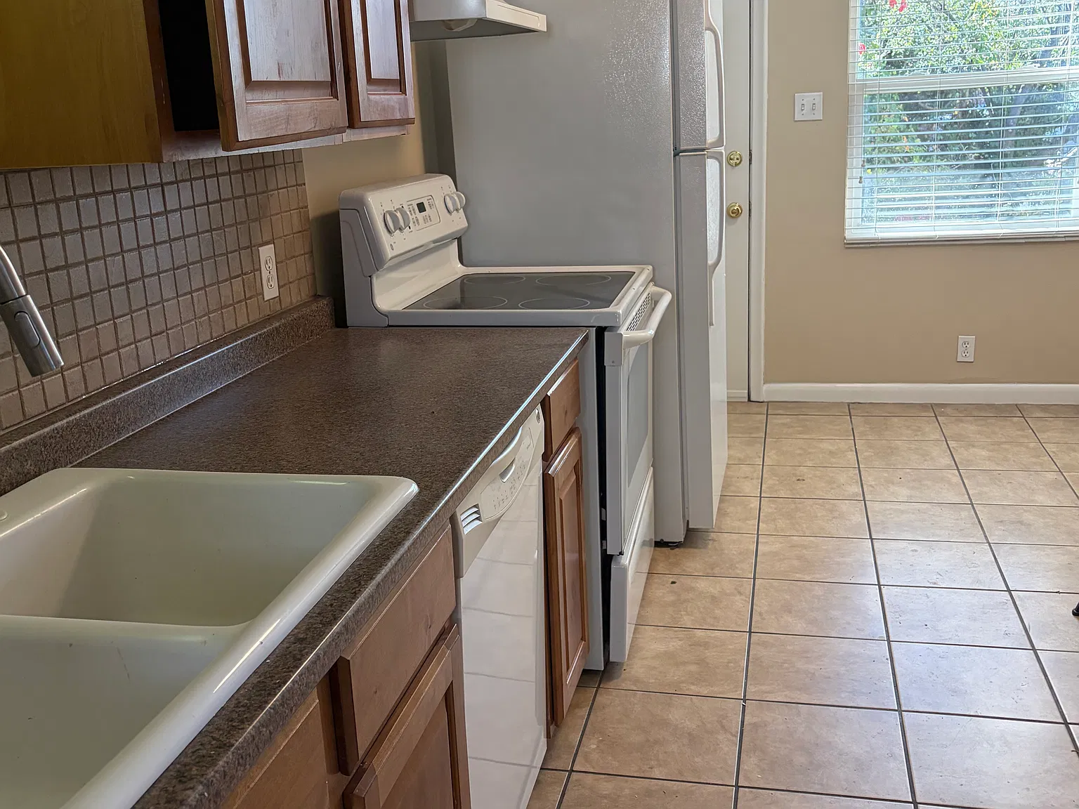 2328 E Redondo Ave — Photo 4