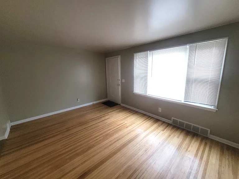 1600 Monroe Ave — Photo 2