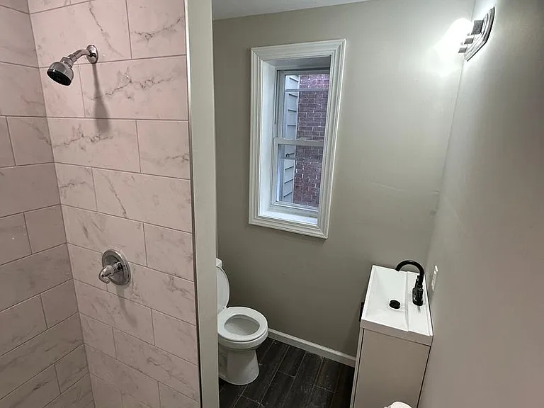 6109 W Jefferson St — Photo 4