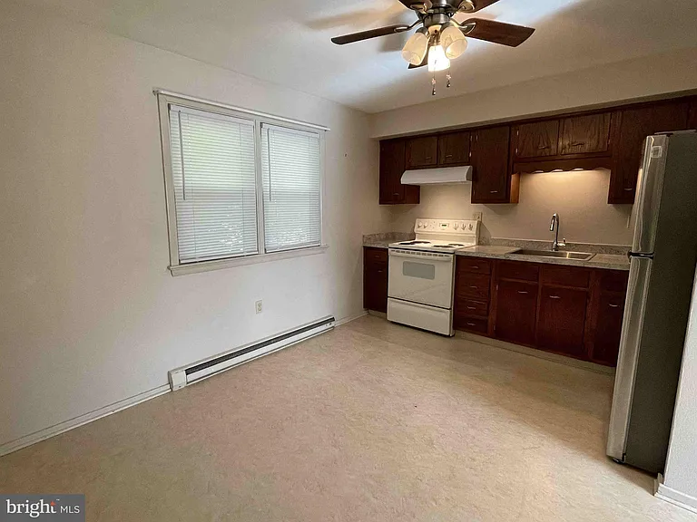 5 Commercial Dr #2 — Photo 4