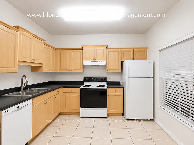 7744 Plantation Cir — Photo 2
