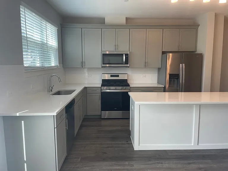 603 Broadway St — Photo 11